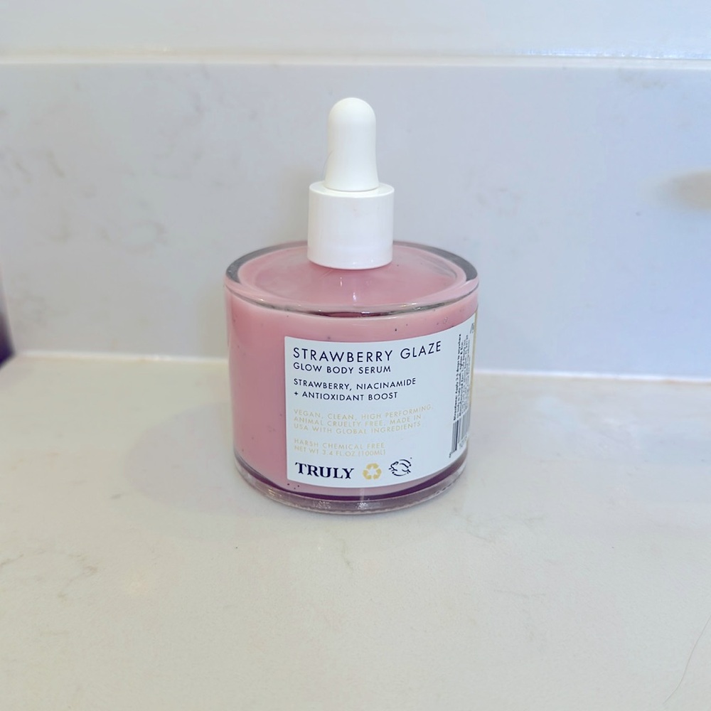 NWT truly beauty strawberry glazed body serum.
